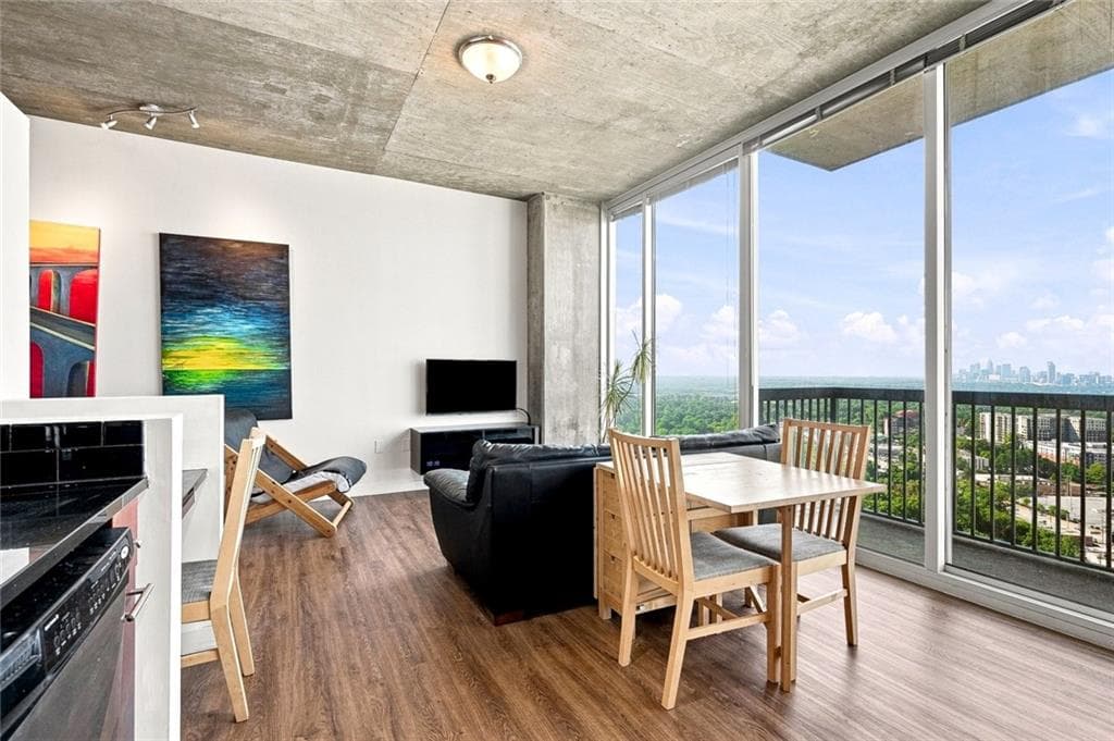 1 bedroom, 1 bathroom, 698 sq ft condominium for sale at 3324 Peachtree Road 2806, Atlanta, GA 30326 — photo 6