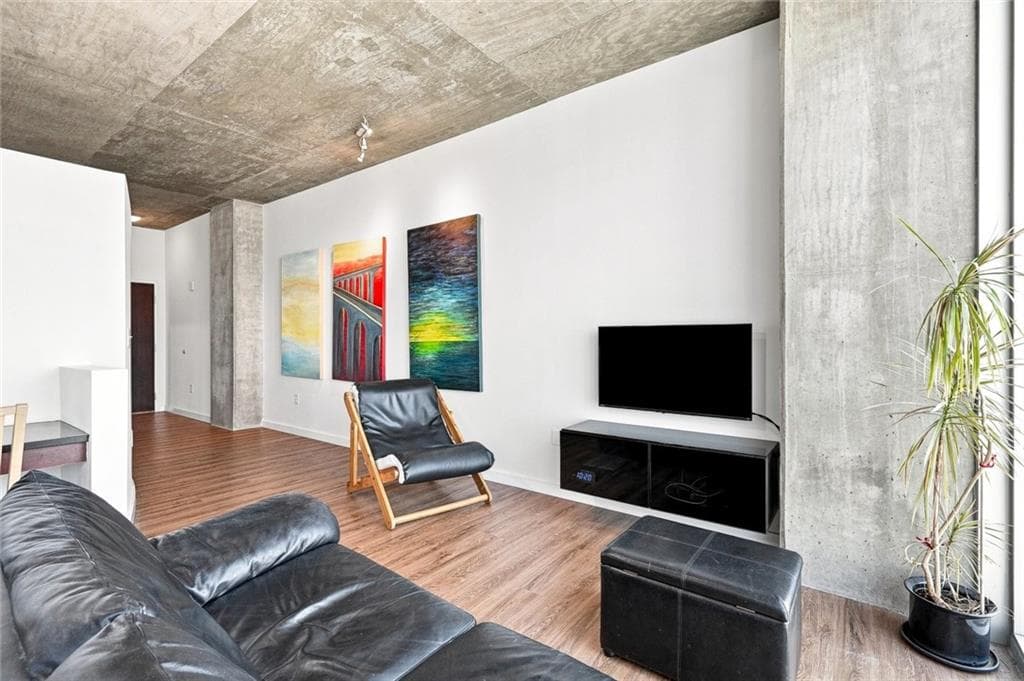 1 bedroom, 1 bathroom, 698 sq ft condominium for sale at 3324 Peachtree Road 2806, Atlanta, GA 30326 — photo 8