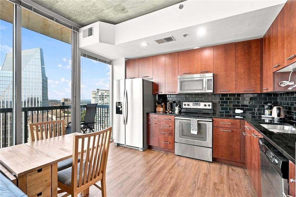 1 bedroom, 1 bathroom, 698 sq ft condominium for sale at 3324 Peachtree Road 2806, Atlanta, GA 30326 — photo 10
