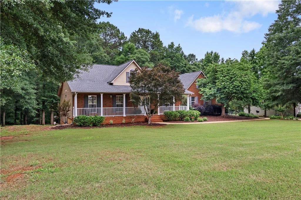 4 bedroom, 3 bathroom, 2,853 sq ft single family residence under contract at 337 Mckibben Drive, Locust Grove, GA 30248