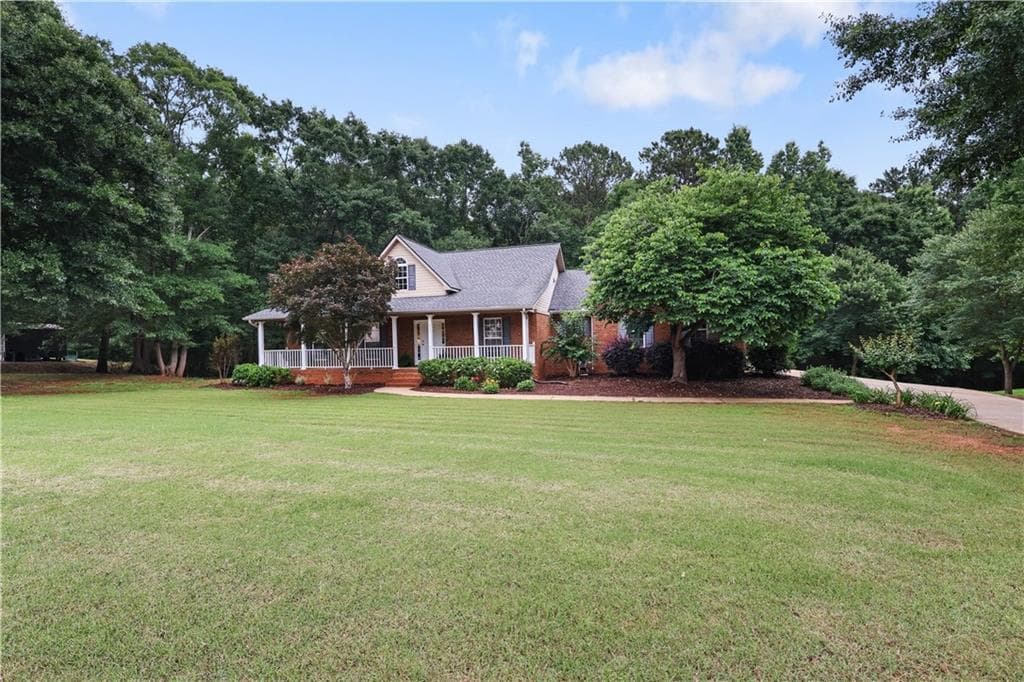 4 bedroom, 3 bathroom, 2,853 sq ft single family residence under contract at 337 Mckibben Drive, Locust Grove, GA 30248 — photo 2