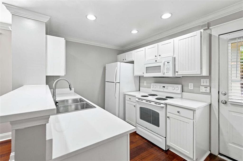 4 bedroom, 4 bathroom, 1,910 sq ft condominium under contract at 1035 Barnett Shoals Road 450, Athens, GA 30605 — photo 9