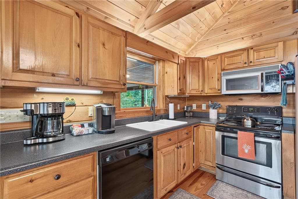 3 bedroom, 2 bathroom, 1,970 sq ft single family residence for sale at 778 Walnut Mountain Road, Ellijay, GA 30536 — photo 8