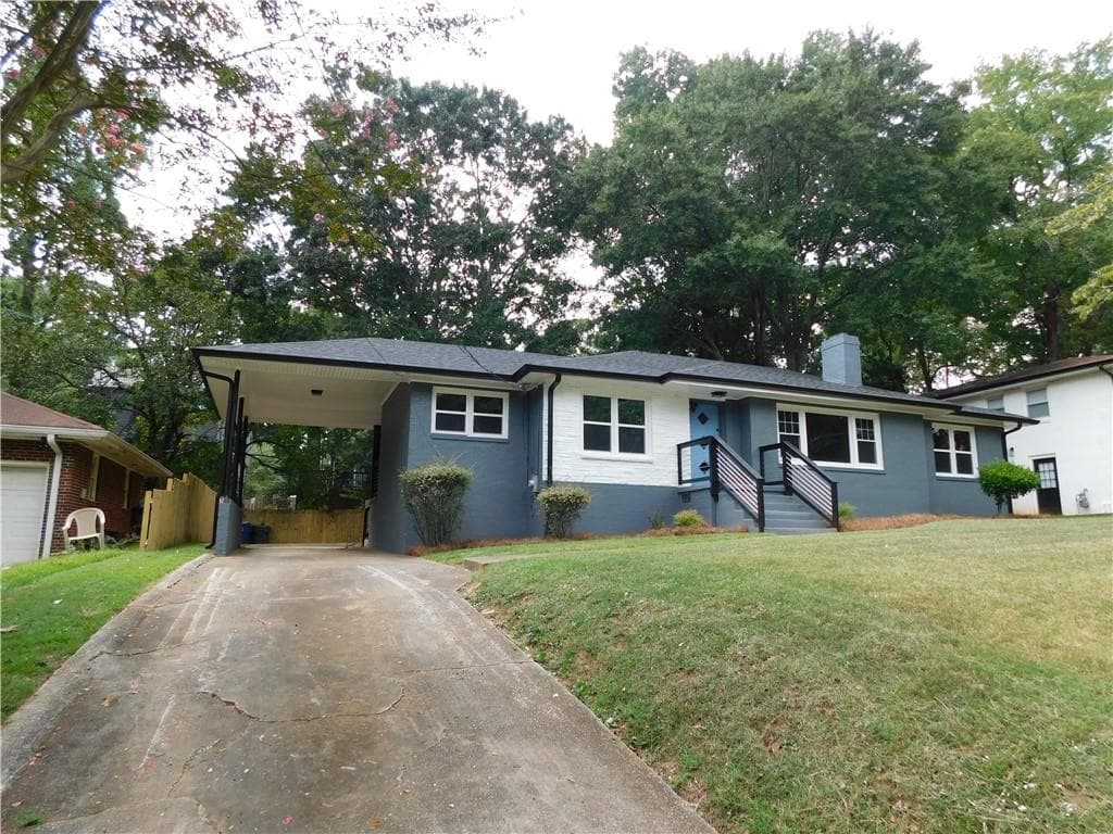 5 bedroom, 3 bathroom, 1,496 sq ft single family residence under contract at 195 W Lake Drive, Atlanta, GA 30314 — photo 2