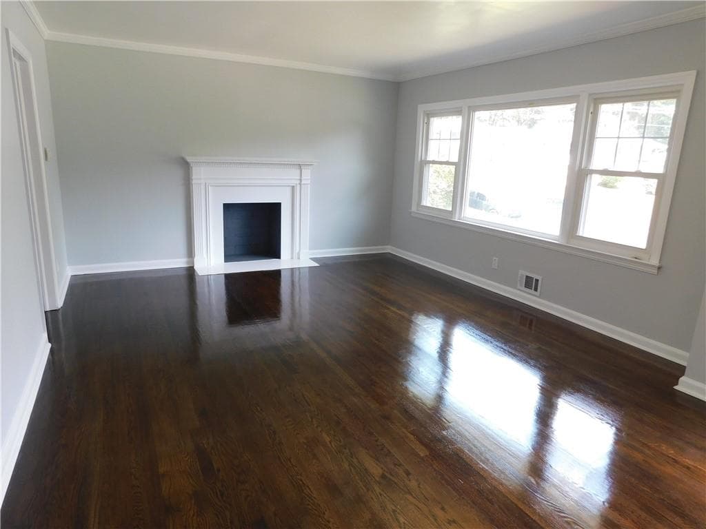 5 bedroom, 3 bathroom, 1,496 sq ft single family residence under contract at 195 W Lake Drive, Atlanta, GA 30314 — photo 7