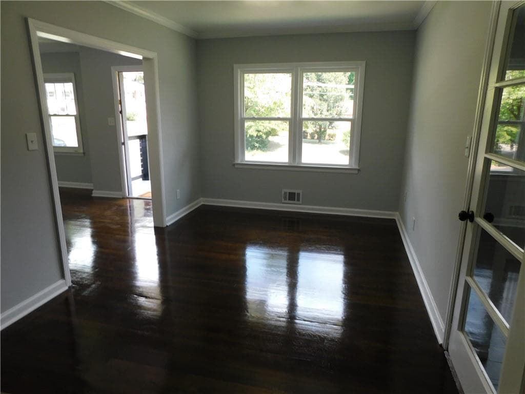 5 bedroom, 3 bathroom, 1,496 sq ft single family residence under contract at 195 W Lake Drive, Atlanta, GA 30314 — photo 10