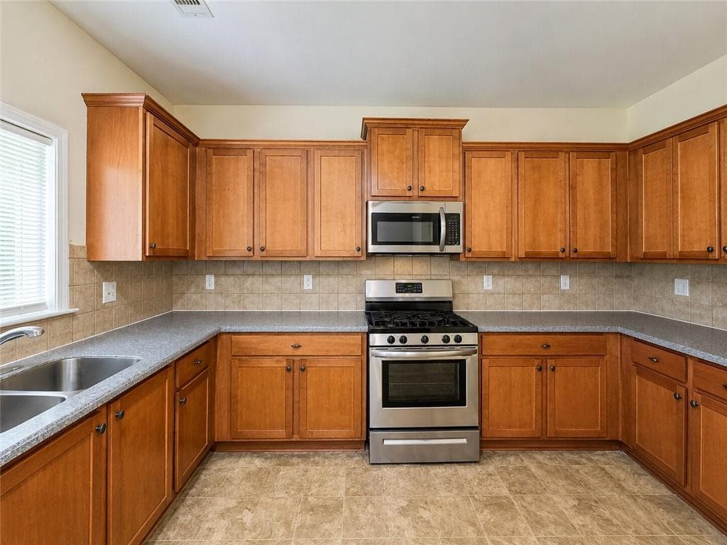 5 bedroom, 4 bathroom, 2,903 sq ft single family residence for sale at 3568 Park Hill Circle, Loganville, GA 30052 — photo 7