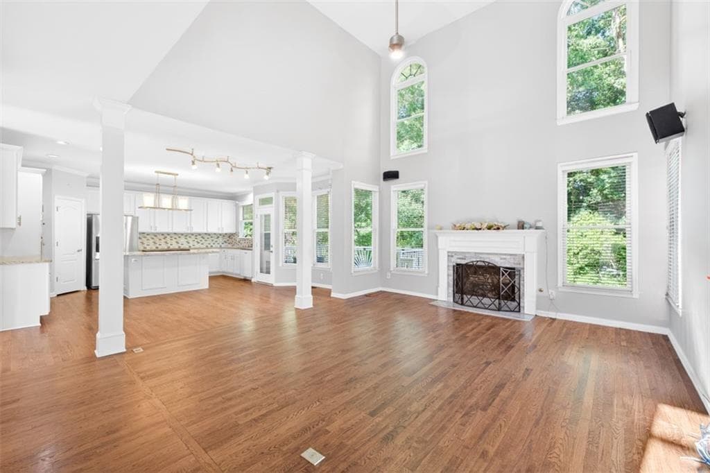 6 bedroom, 4 bathroom, 4,148 sq ft single family residence for sale at 1524 Lake Heights Circle, Dacula, GA 30019 — photo 3