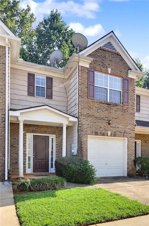 3 bedroom, 3 bathroom, 1,562 sq ft townhouse for sale at 136 Madeline Court, Mcdonough, GA 30253