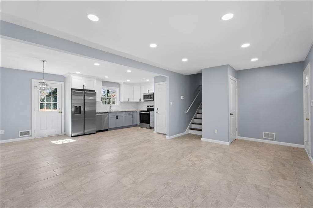 3 bedroom, 2 bathroom, 1,392 sq ft single family residence for sale at 1685 Kinglet Road, Jonesboro, GA 30238 — photo 8
