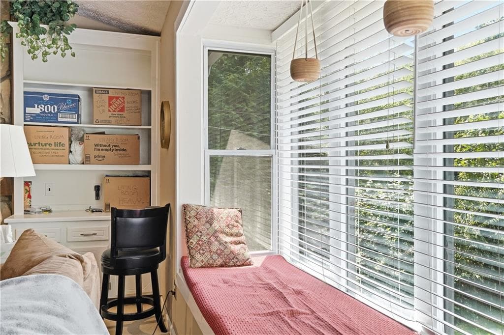 4 bedroom, 3 bathroom, 2,380 sq ft single family residence for sale at 5045 Ravenwood Drive, Marietta, GA 30066 — photo 10