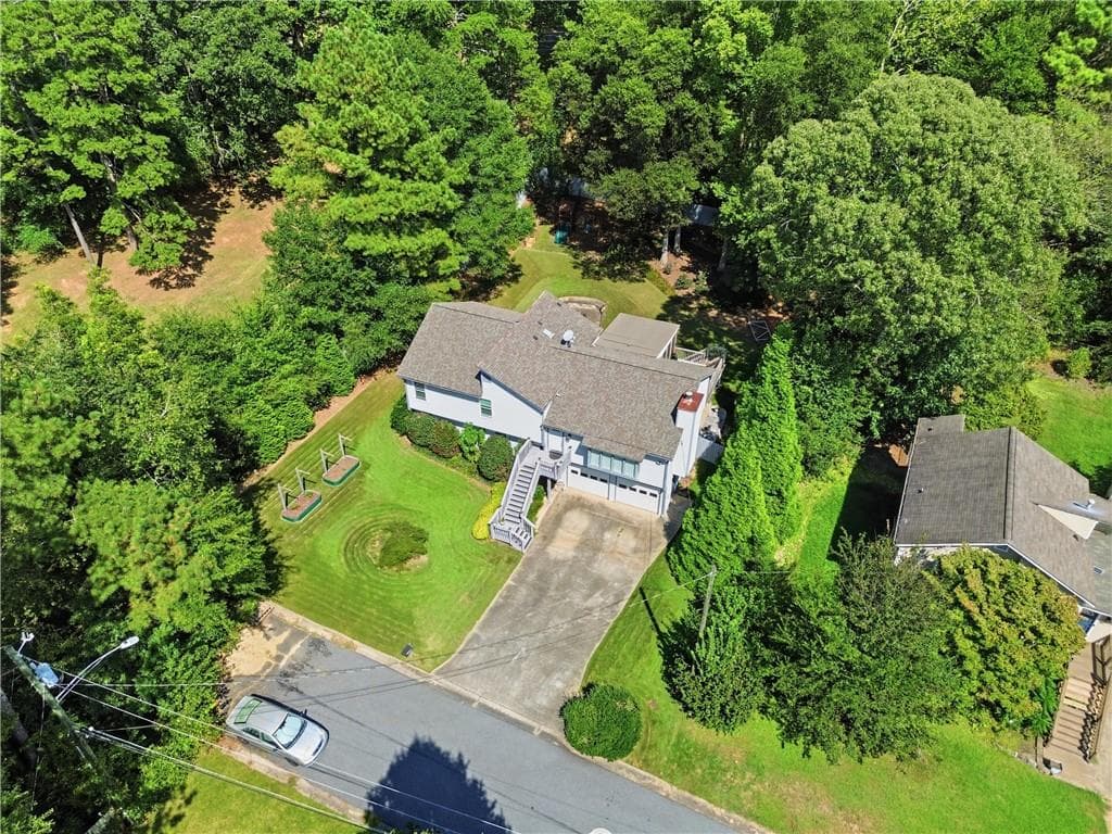 4 bedroom, 3 bathroom, 2,380 sq ft single family residence for sale at 5045 Ravenwood Drive, Marietta, GA 30066 — photo 4