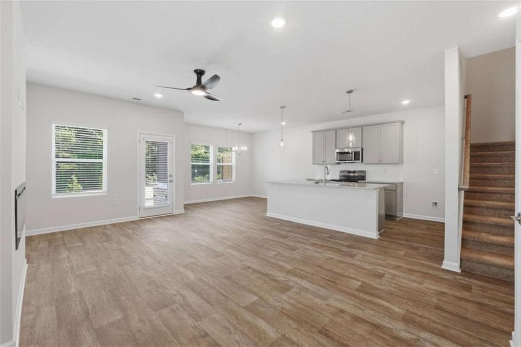4 bedroom, 3 bathroom, 1,827 sq ft townhouse for sale at 3648 PARKWAY JAMES Drive, Snellville, GA 30039 — photo 5