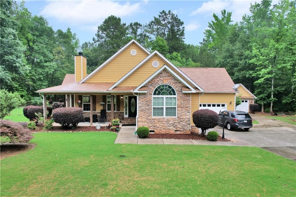 4 bedroom, 2 bathroom, 2,679 sq ft single family residence for sale at 149 Marina Circle, Jackson, GA 30233