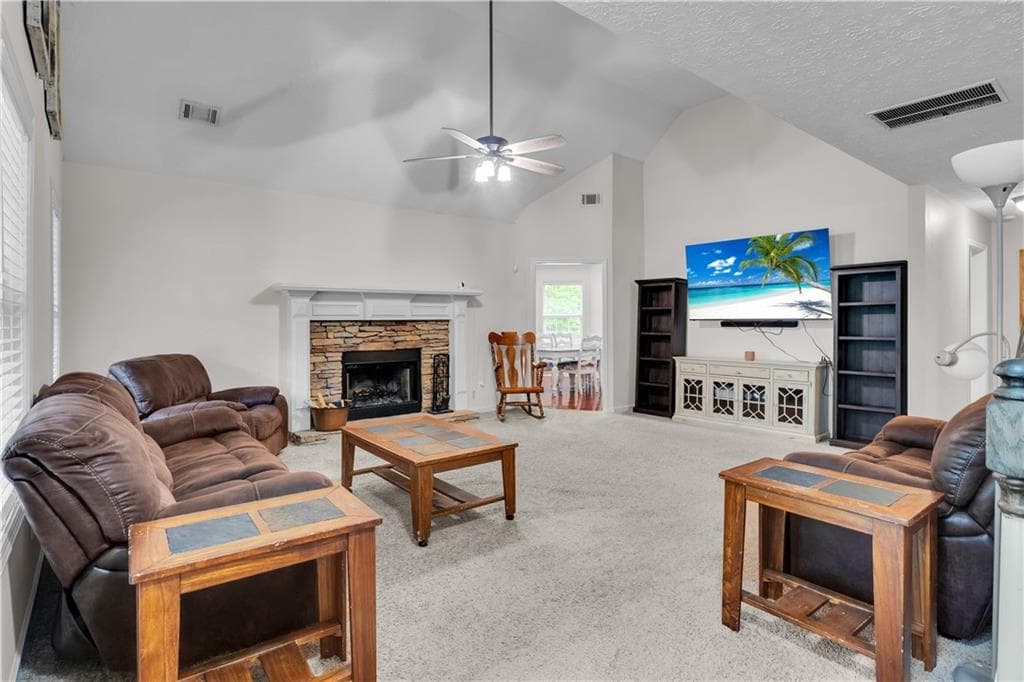 4 bedroom, 2 bathroom, 2,679 sq ft single family residence for sale at 149 Marina Circle, Jackson, GA 30233 — photo 4