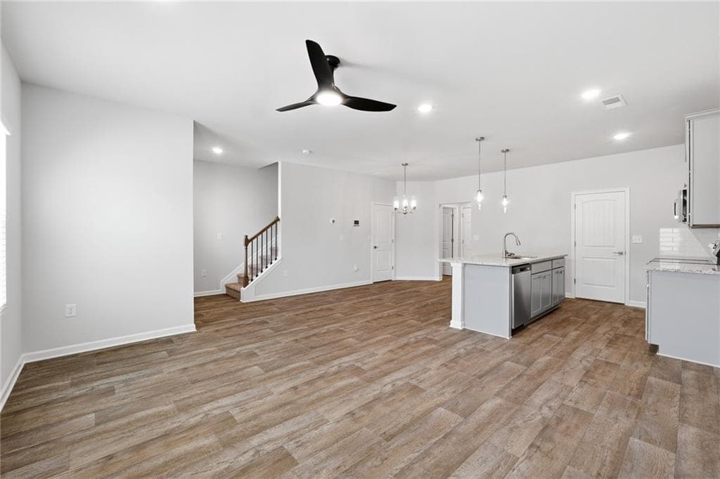 3 bedroom, 3 bathroom, 1,805 sq ft townhouse under contract at 3641 PARKWAY JAMES Drive, Snellville, GA 30039 — photo 8