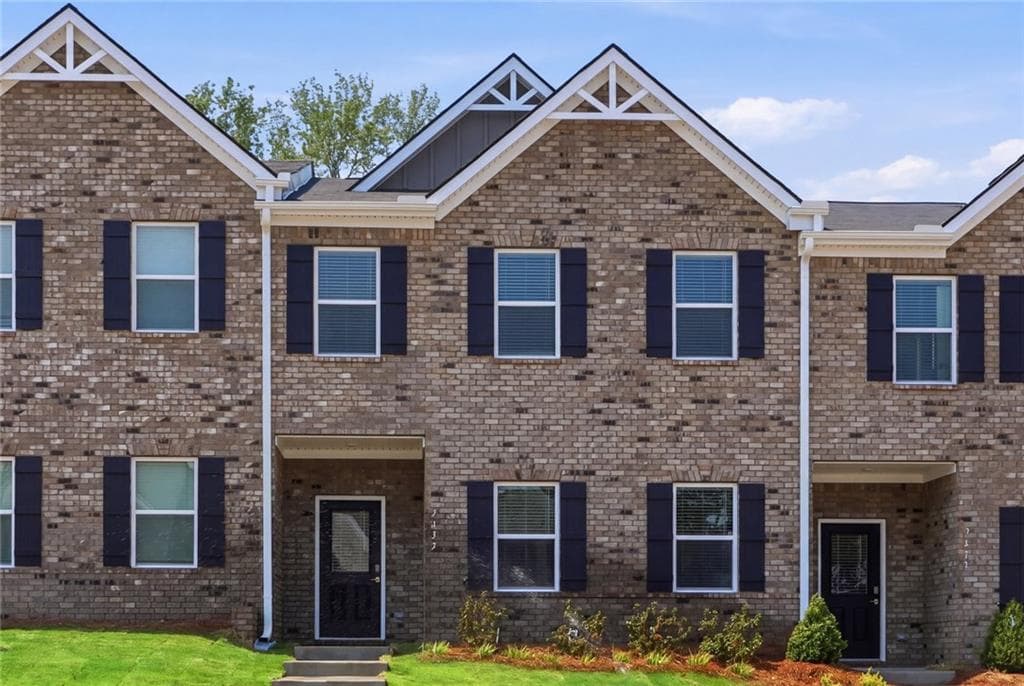 3 bedroom, 3 bathroom, 1,805 sq ft townhouse for sale at 3633 PARKWAY JAMES Drive, Snellville, GA 30039