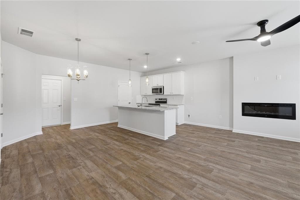 3 bedroom, 3 bathroom, 1,805 sq ft townhouse for sale at 3633 PARKWAY JAMES Drive, Snellville, GA 30039 — photo 6