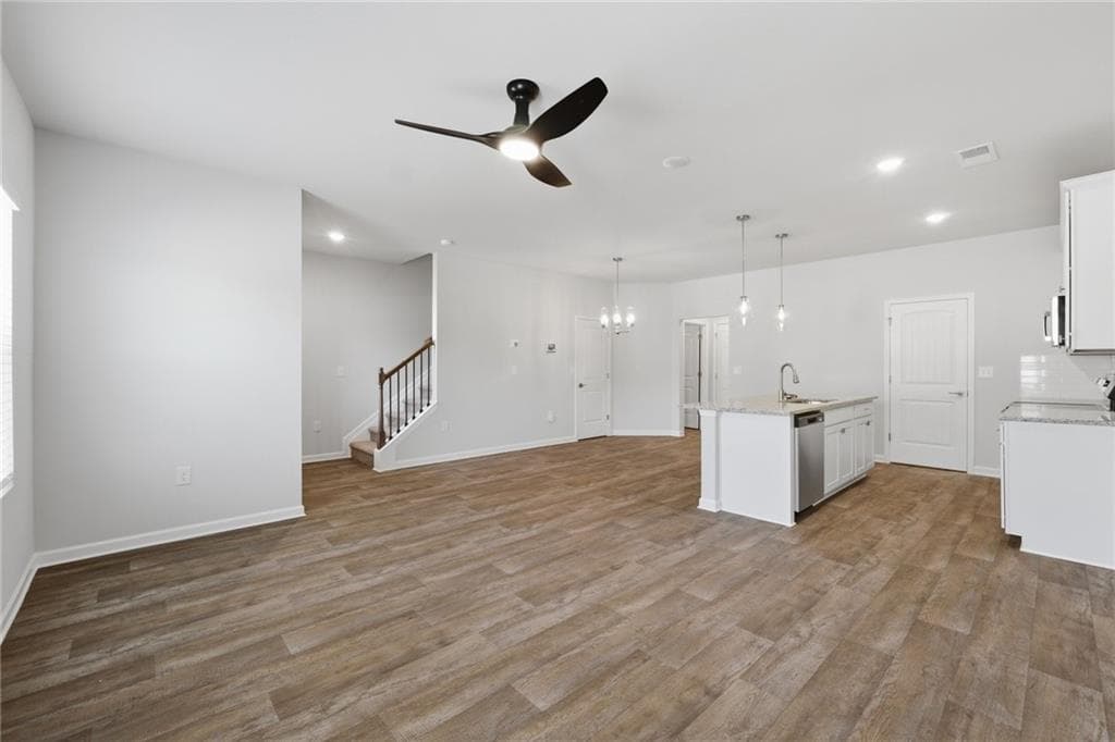 3 bedroom, 3 bathroom, 1,805 sq ft townhouse for sale at 3633 PARKWAY JAMES Drive, Snellville, GA 30039 — photo 7