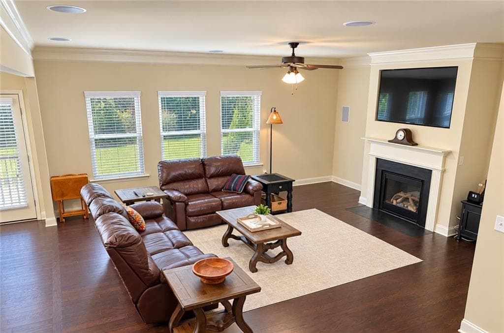 4 bedroom, 3 bathroom, 2,600 sq ft single family residence under contract at 5910 Crescent Landing Drive, Cumming, GA 30028 — photo 9