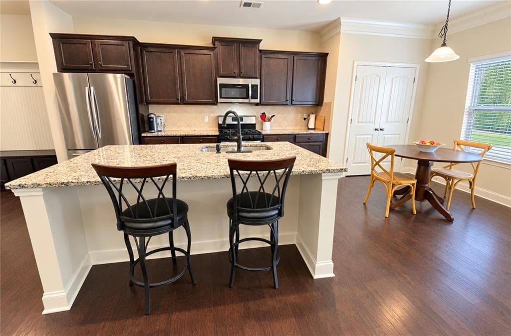 4 bedroom, 3 bathroom, 2,600 sq ft single family residence under contract at 5910 Crescent Landing Drive, Cumming, GA 30028 — photo 10