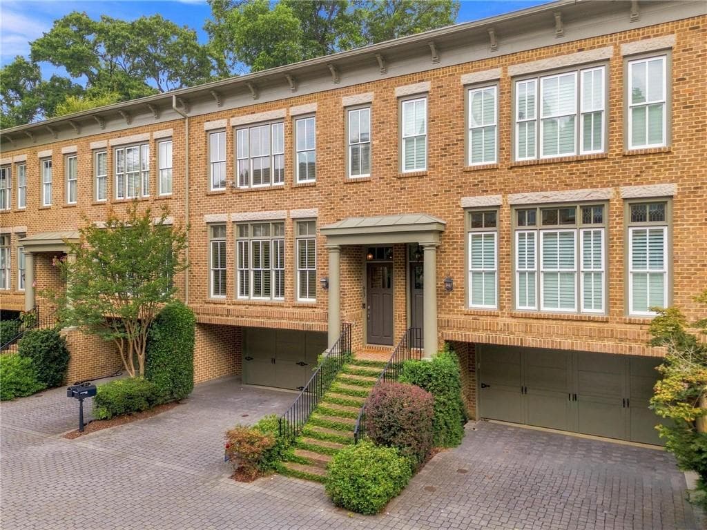2 bedroom, 3 bathroom, 1,792 sq ft townhouse for sale at 817 Highland Green Way, Atlanta, GA 30306 — photo 2