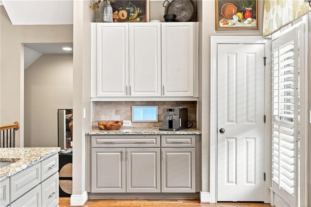 2 bedroom, 3 bathroom, 1,792 sq ft townhouse for sale at 817 Highland Green Way, Atlanta, GA 30306 — photo 8