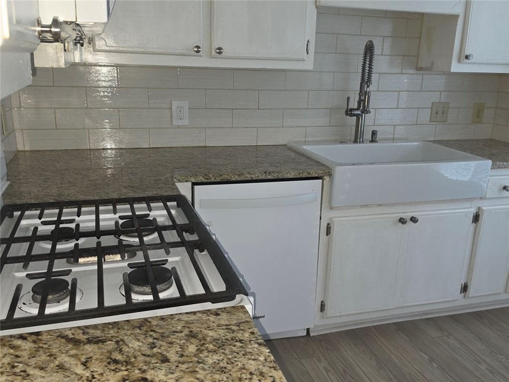 3 bedroom, 4 bathroom, 2,452 sq ft townhouse for sale at 3914 Meeting Street, Duluth, GA 30096 — photo 4