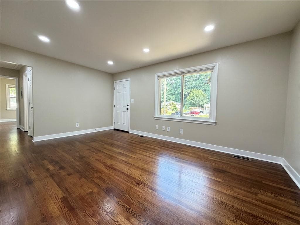 3 bedroom, 2 bathroom, 1,000 sq ft single family residence for sale at 897 Wanda, Marietta, GA 30008 — photo 3