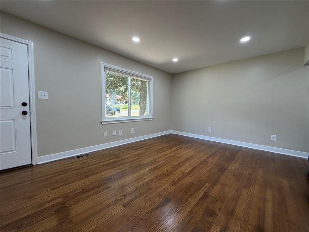 3 bedroom, 2 bathroom, 1,000 sq ft single family residence for sale at 897 Wanda, Marietta, GA 30008 — photo 5