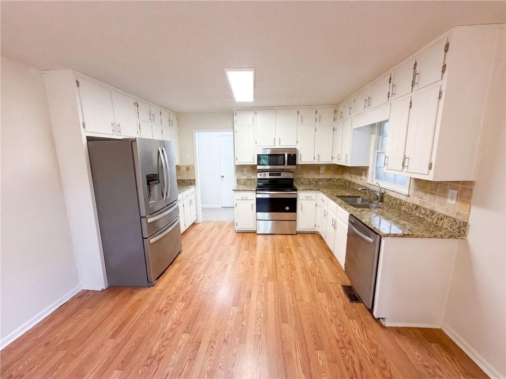 4 bedroom, 3 bathroom, 2,147 sq ft single family residence for sale at 1825 Marsh Creek Drive, Lawrenceville, GA 30043 — photo 2