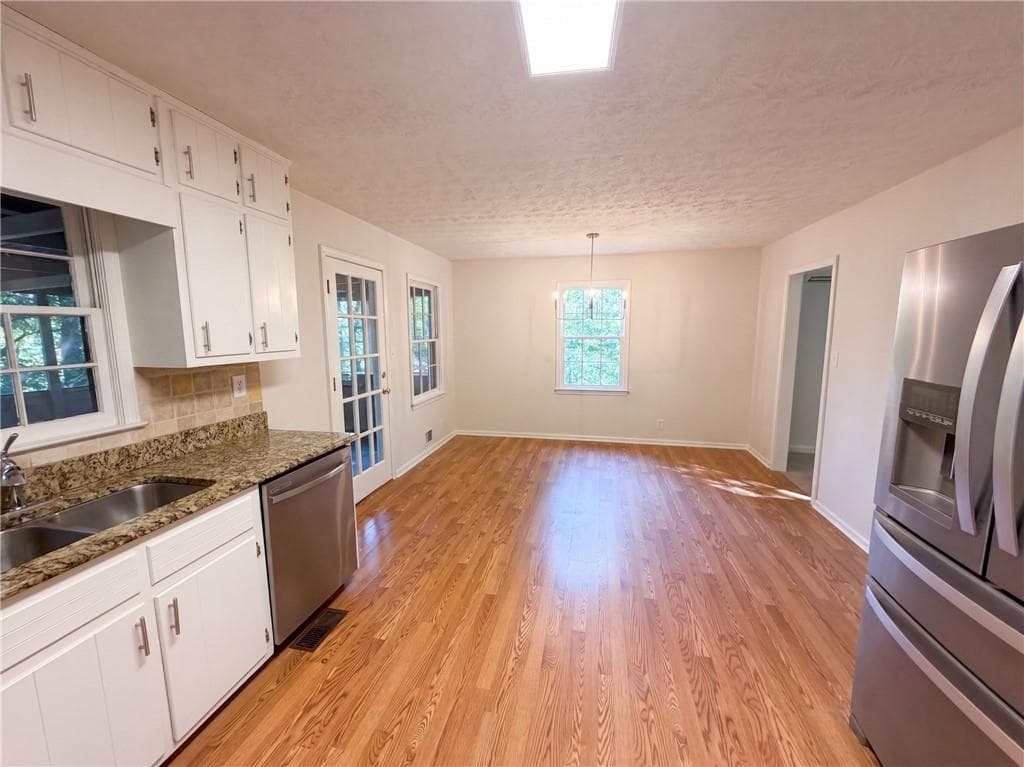 4 bedroom, 3 bathroom, 2,147 sq ft single family residence for sale at 1825 Marsh Creek Drive, Lawrenceville, GA 30043 — photo 7