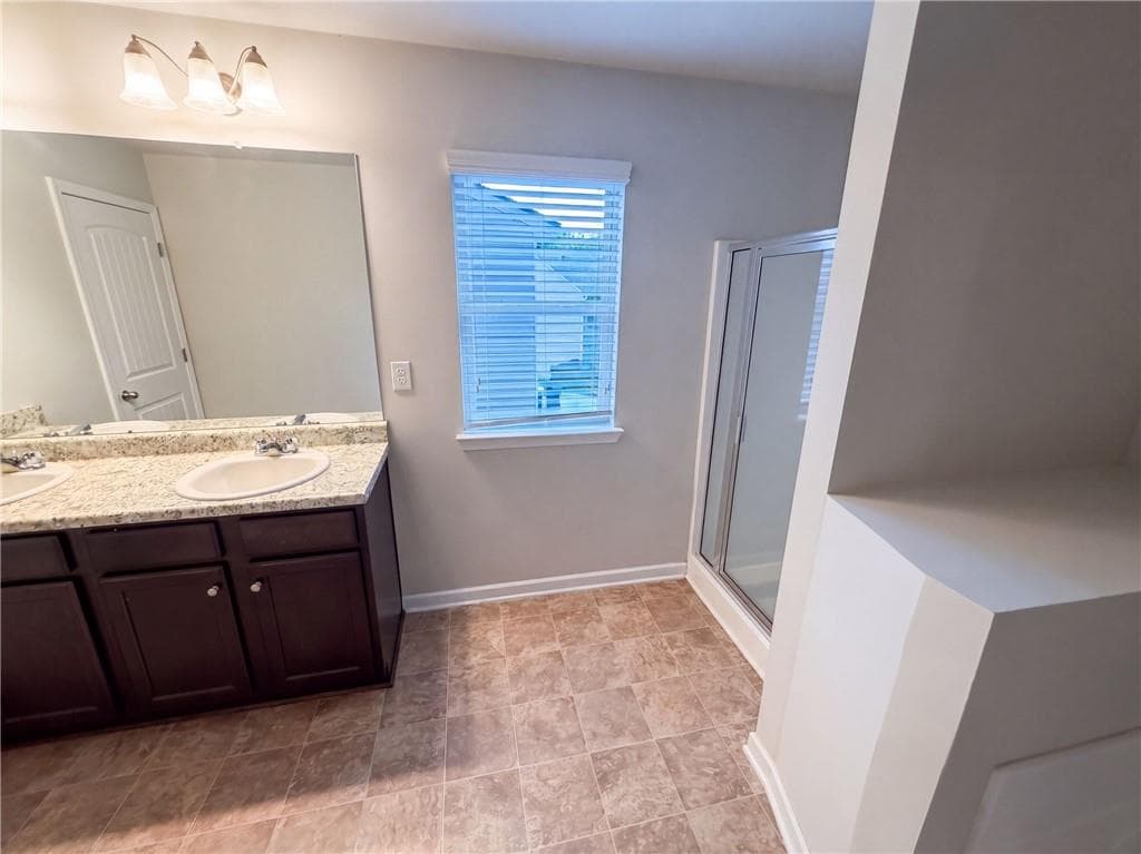4 bedroom, 3 bathroom, 1,844 sq ft single family residence under contract at 4473 Ravenwood Drive, Union City, GA 30291 — photo 6