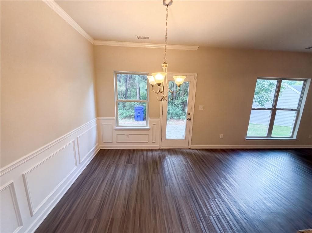 4 bedroom, 3 bathroom, 1,844 sq ft single family residence under contract at 4473 Ravenwood Drive, Union City, GA 30291 — photo 8
