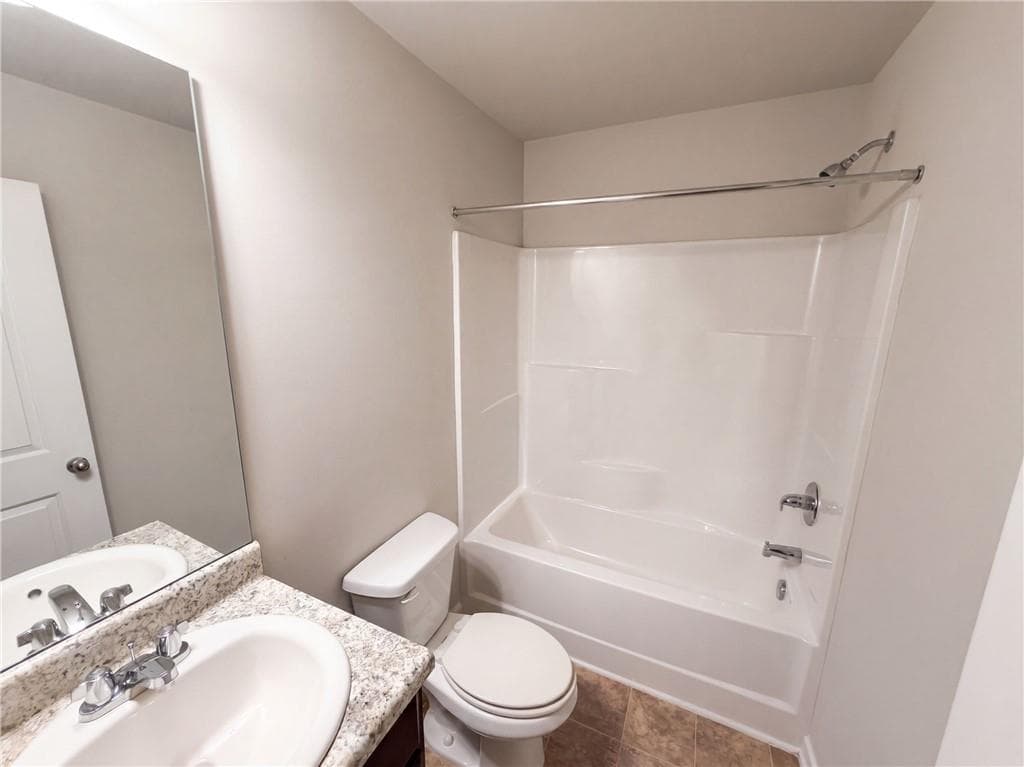 4 bedroom, 3 bathroom, 1,844 sq ft single family residence under contract at 4473 Ravenwood Drive, Union City, GA 30291 — photo 9
