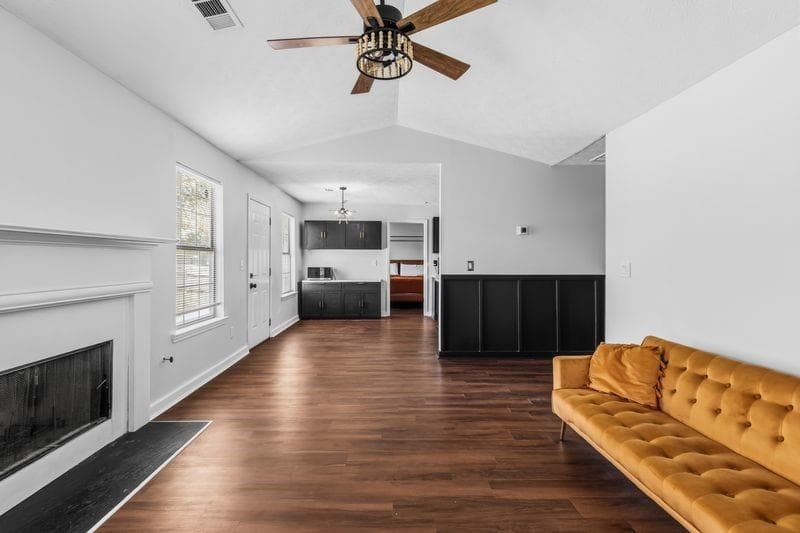 3 bedroom, 2 bathroom, 1,184 sq ft single family residence for sale at 511 Lakecourt Drive, Mcdonough, GA 30253 — photo 2