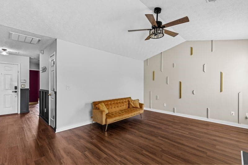 3 bedroom, 2 bathroom, 1,184 sq ft single family residence for sale at 511 Lakecourt Drive, Mcdonough, GA 30253 — photo 3