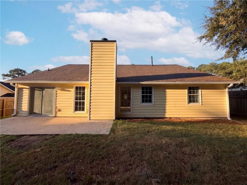 3 bedroom, 2 bathroom, 1,708 sq ft single family residence for sale at 2119 Crystal Lake Drive, Lawrenceville, GA 30044 — photo 5