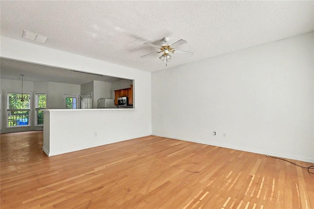 3 bedroom, 3 bathroom, 1,698 sq ft townhouse for sale at 190 Madeline Court, Mcdonough, GA 30253 — photo 4