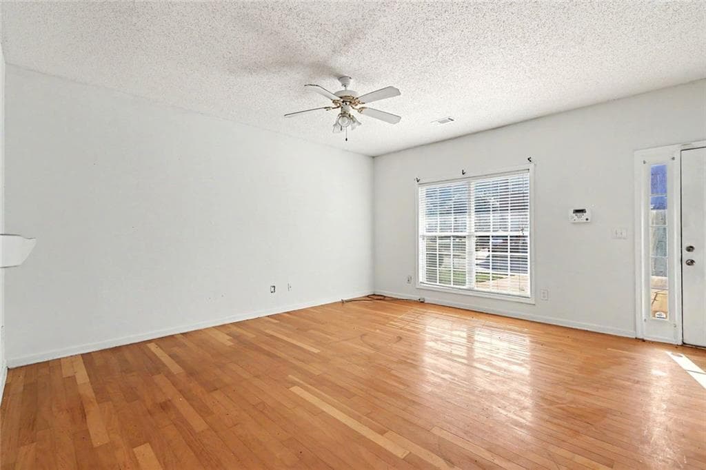 3 bedroom, 3 bathroom, 1,698 sq ft townhouse for sale at 190 Madeline Court, Mcdonough, GA 30253 — photo 9