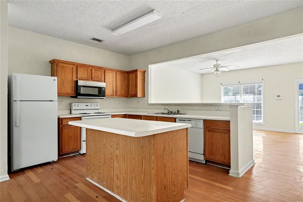 3 bedroom, 3 bathroom, 1,698 sq ft townhouse for sale at 190 Madeline Court, Mcdonough, GA 30253 — photo 10