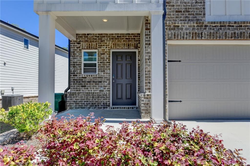 4 bedroom, 3 bathroom, 1,963 sq ft single family residence for sale at 2531 Canning View Avenue, Lawrenceville, GA 30044 — photo 3