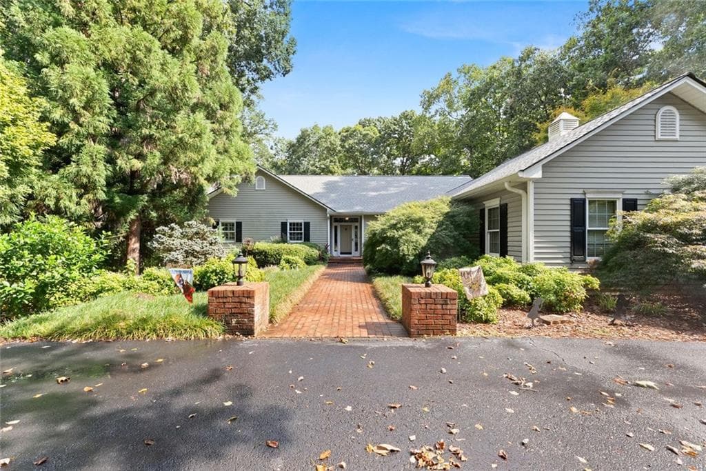 4 bedroom, 4 bathroom, 3,976 sq ft single family residence for sale at 731 Hidden Lakes Trail, Jefferson, GA 30549 — photo 2