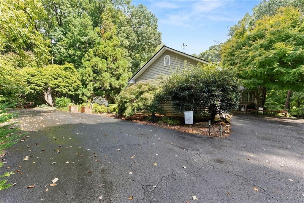 4 bedroom, 4 bathroom, 3,976 sq ft single family residence for sale at 731 Hidden Lakes Trail, Jefferson, GA 30549 — photo 3