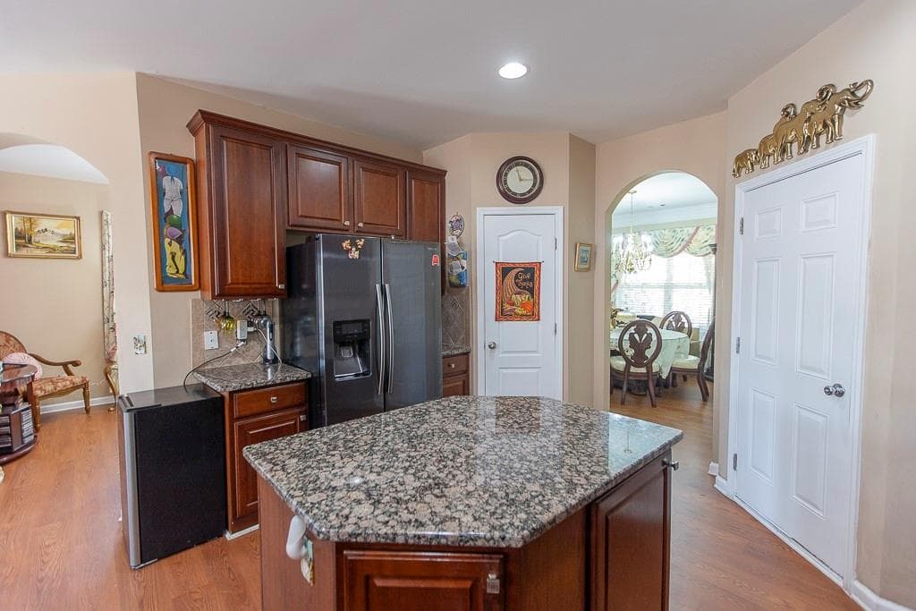 4 bedroom, 4 bathroom, 3,136 sq ft single family residence for sale at 300 Hampton Place, Canton, GA 30115 — photo 7
