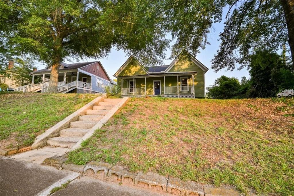 2 bedroom, 1 bathroom, 1,460 sq ft single family residence for sale at 6 N Broad Street, Covington, GA 30014 — photo 3