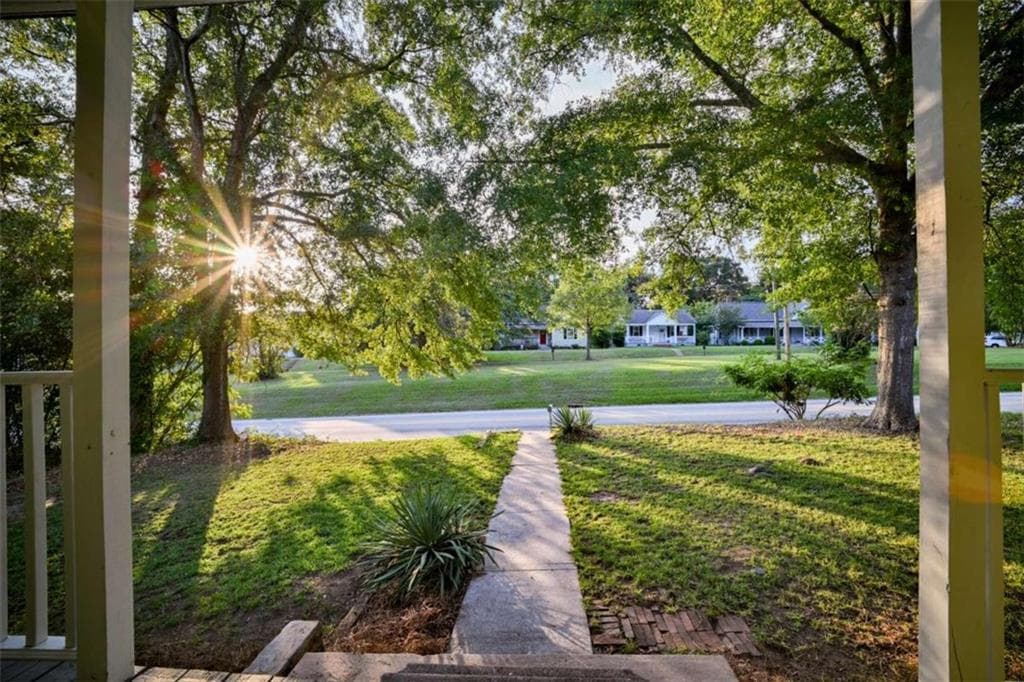 2 bedroom, 1 bathroom, 1,460 sq ft single family residence for sale at 6 N Broad Street, Covington, GA 30014 — photo 5