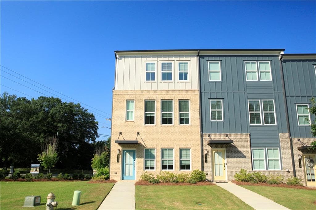 2 bedroom, 4 bathroom, 2,000 sq ft townhouse for rent at 2200 Whistler Way, Lawrenceville, GA 30043 for $2,400 a month — photo 1 of 37