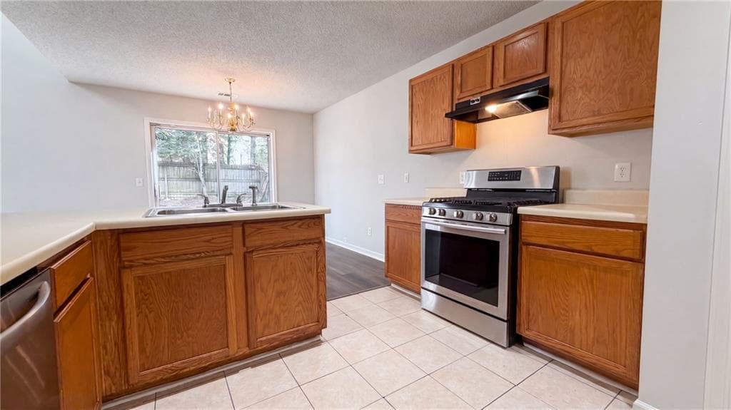 3 bedroom, 3 bathroom, 1,366 sq ft single family residence for sale at 3426 Sable Chase Lane, Atlanta, GA 30349 — photo 2