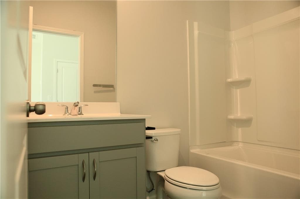 2 bedroom, 4 bathroom, 2,000 sq ft townhouse under contract at 2200 Whistler Way, Lawrenceville, GA 30043 — photo 8